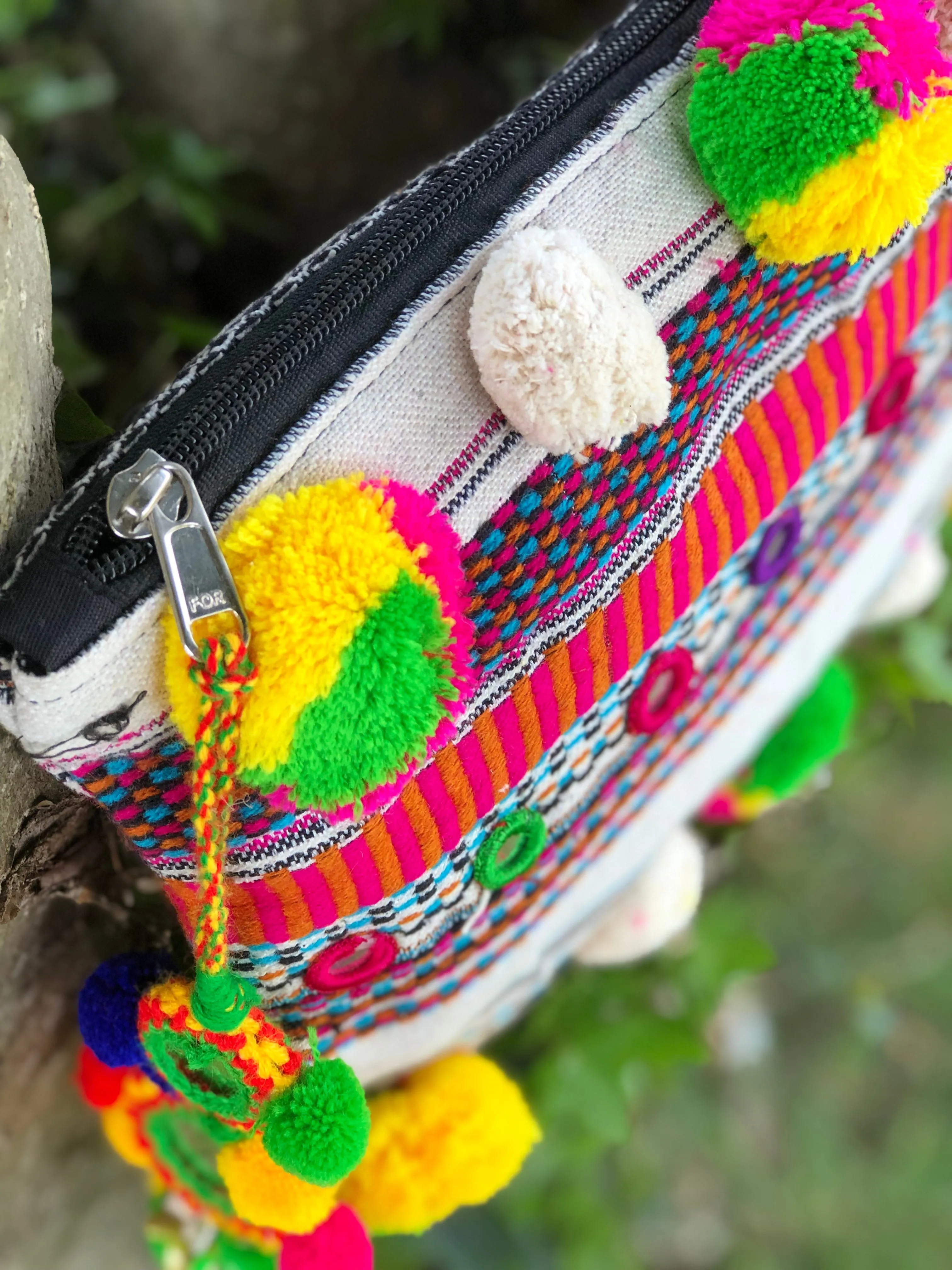 BEAUTIFUL IBIZA POM POM CLUTCH / EVENING / COSMETIC PURSE