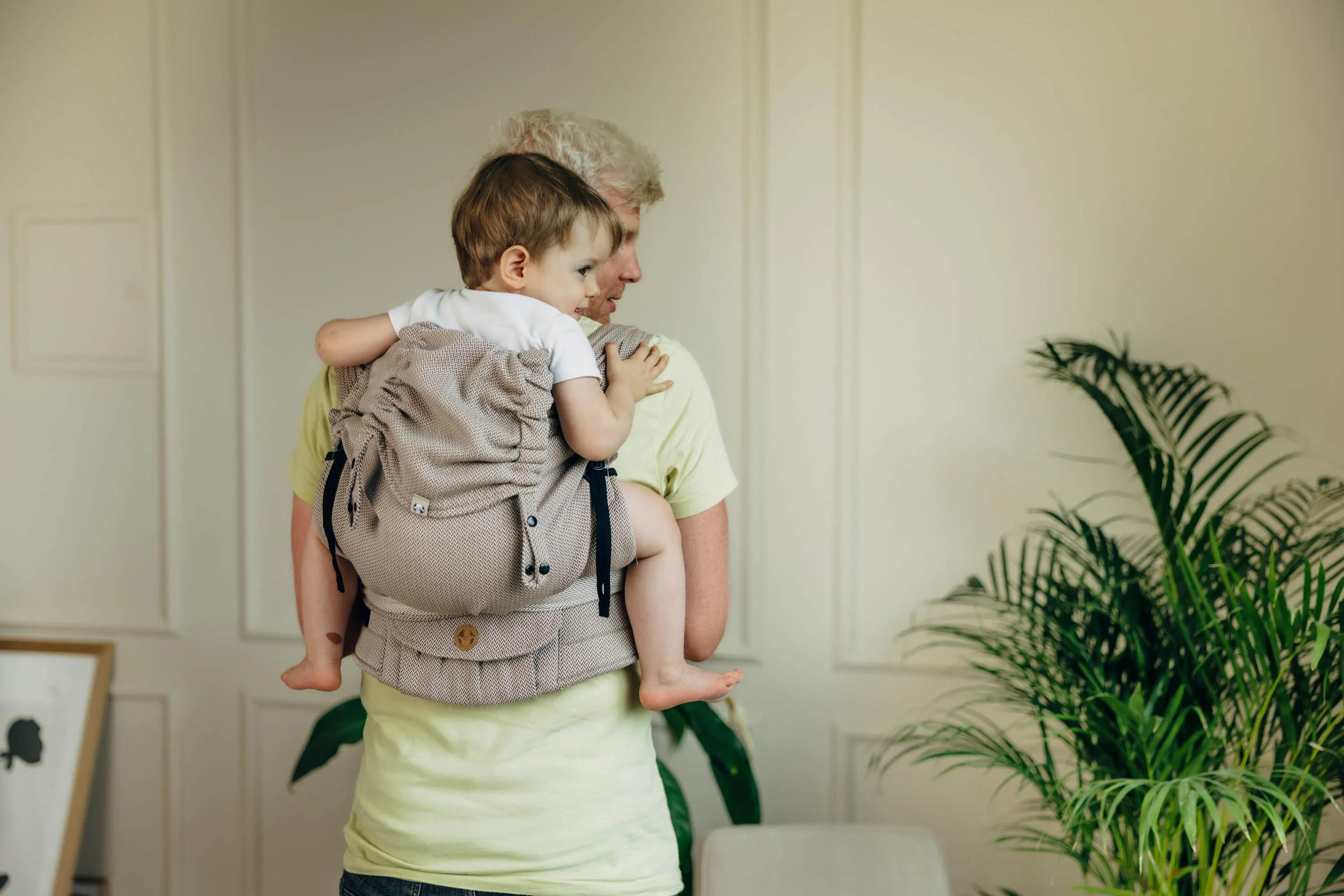 LennyLamb Preschool Hybrid Carrier Almond