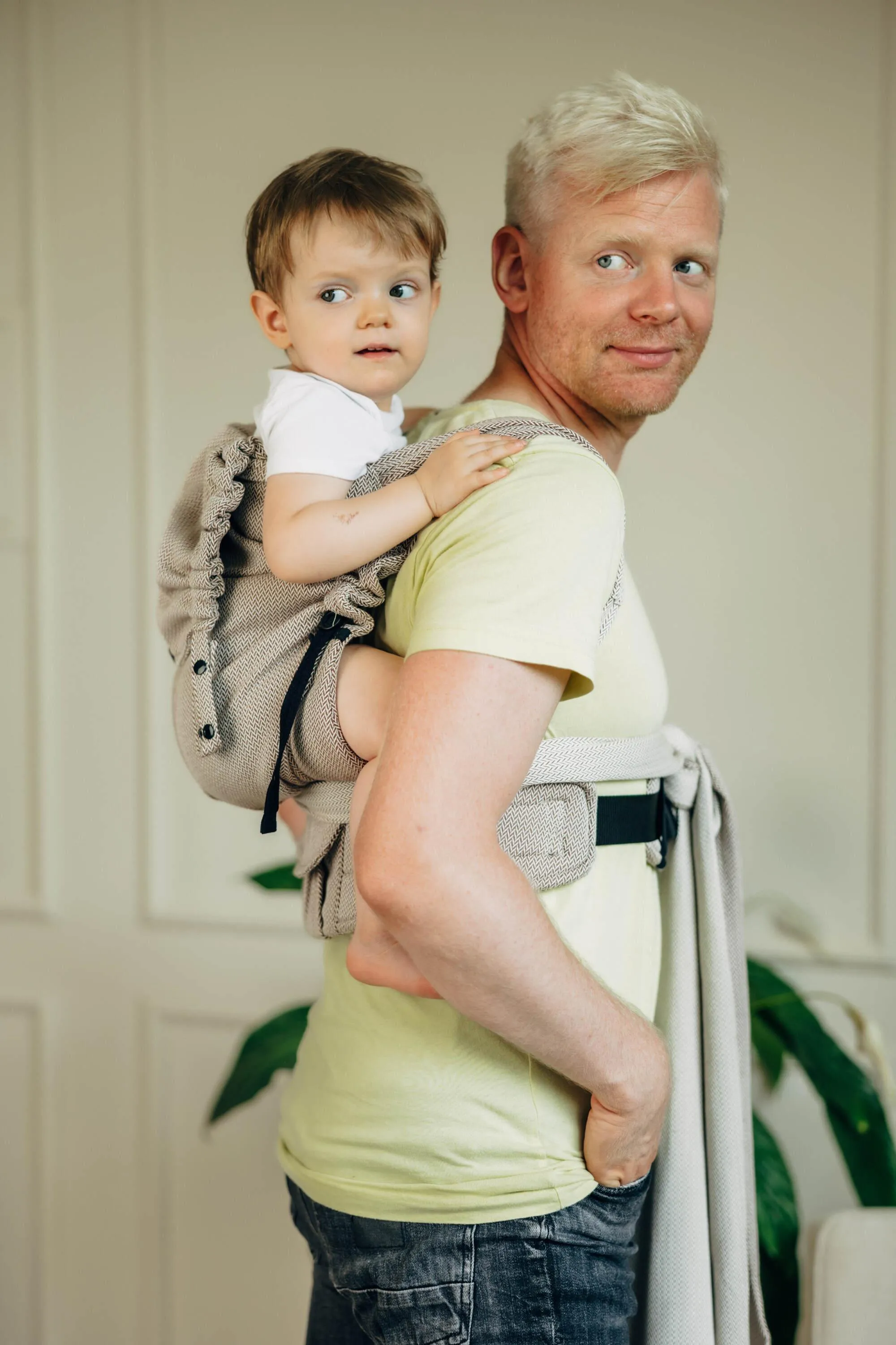 LennyLamb Preschool Hybrid Carrier Almond