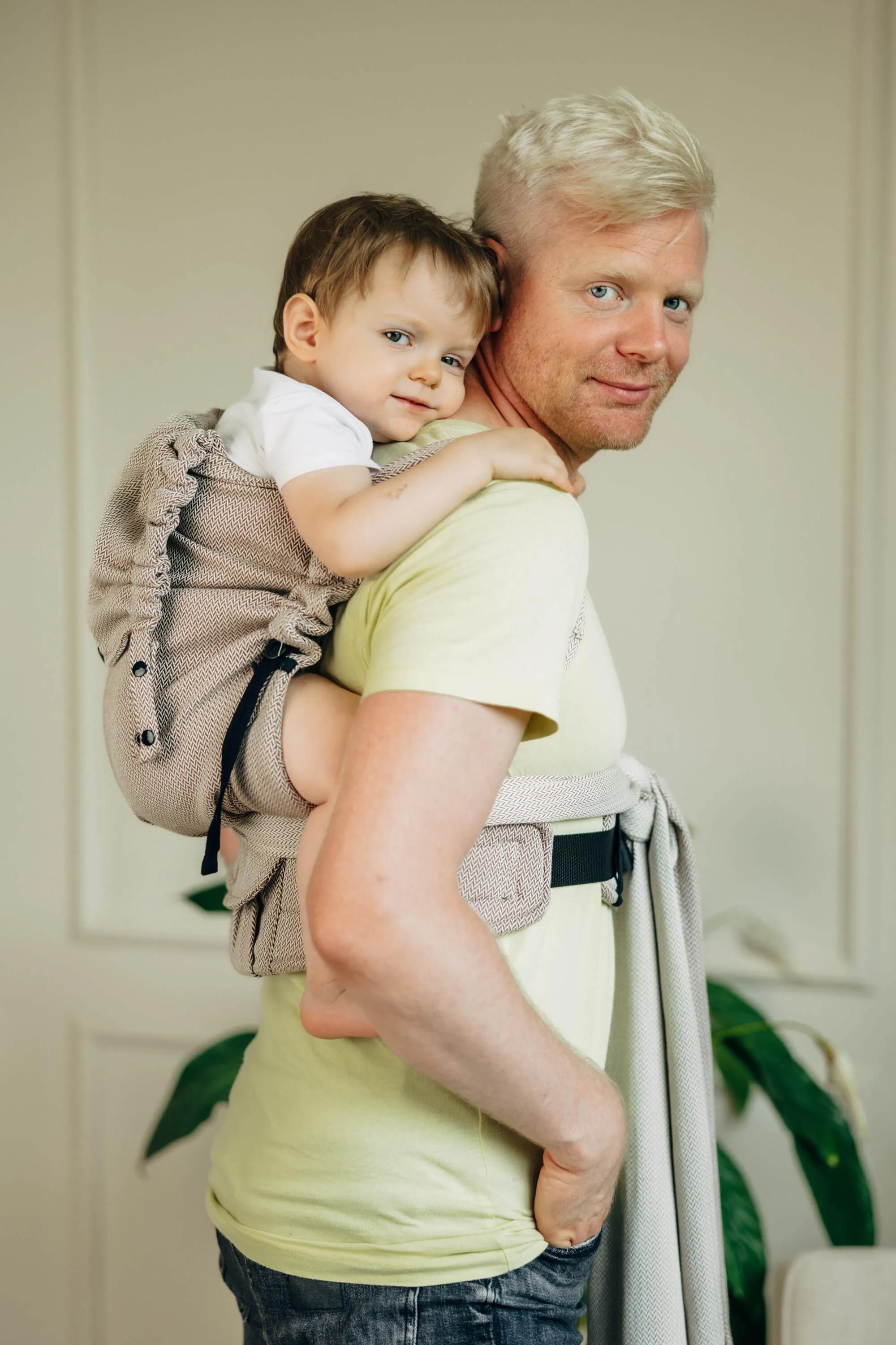 LennyLamb Preschool Hybrid Carrier Almond