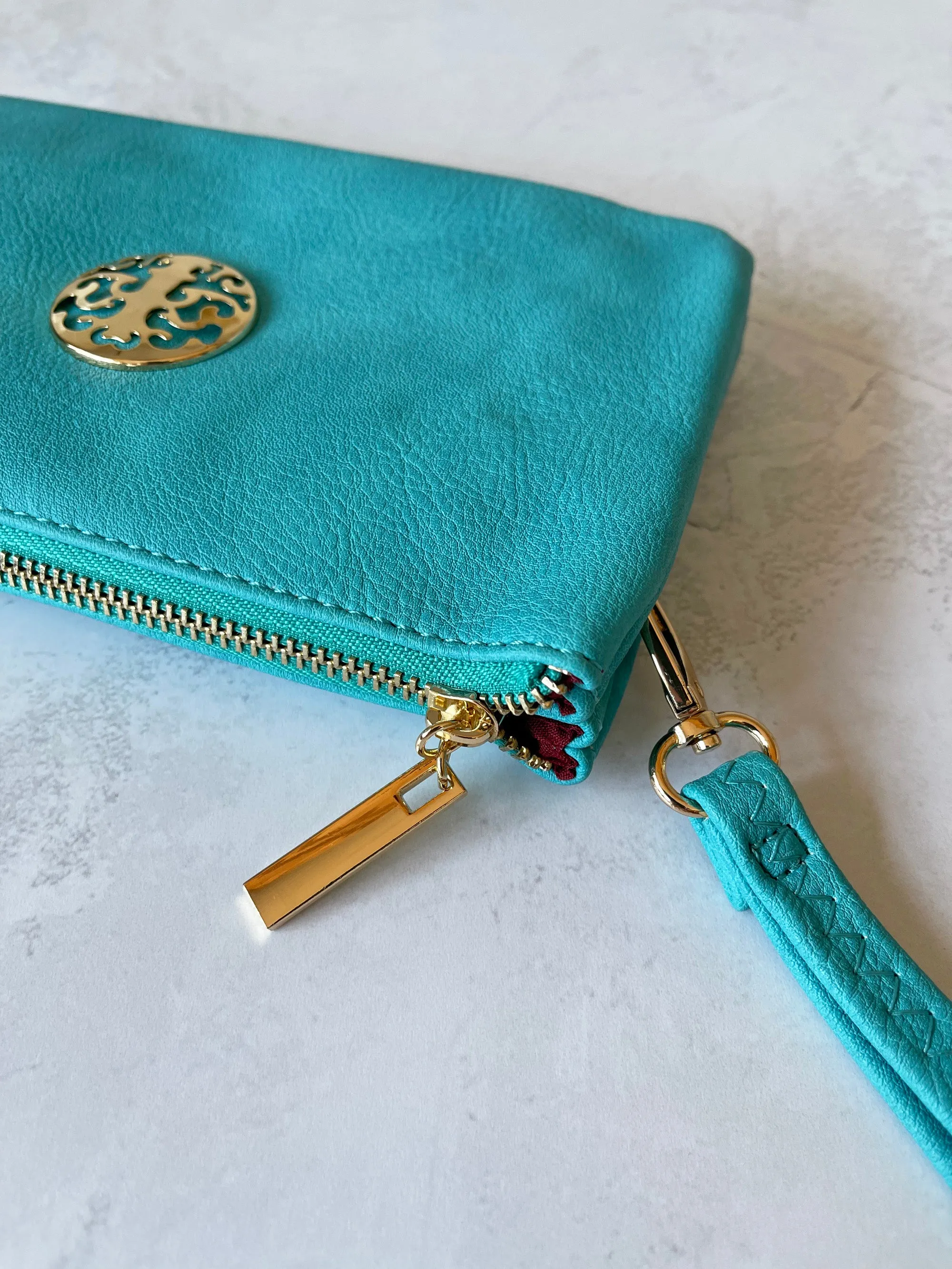 SMALL MULTI-POCKET CROSSBODY PURSE BAG WITH WRISTLET AND LONG STRAP - BLUE GREEN